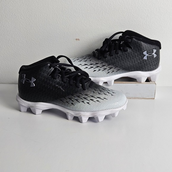 Under Armour Spotlight Franchise RM Jr 4.0 Football Cleats Size 3Y - Picture 2 of 9